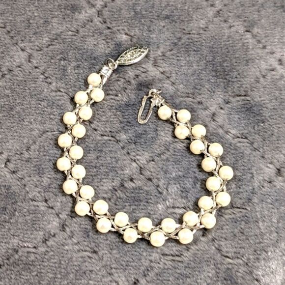 Vintage 90's Weaved Double Strand Faux Pearl Rhodium Plated Bracelet - Picture 4 of 10